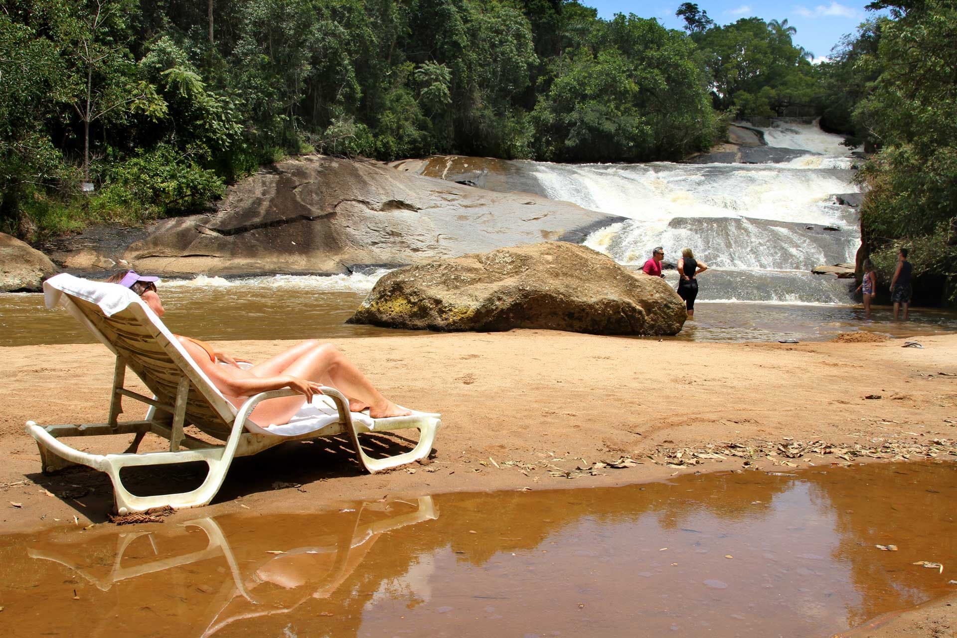 Cachoeira dos Sonhos no Parque dos Sonhos — praia de água doce