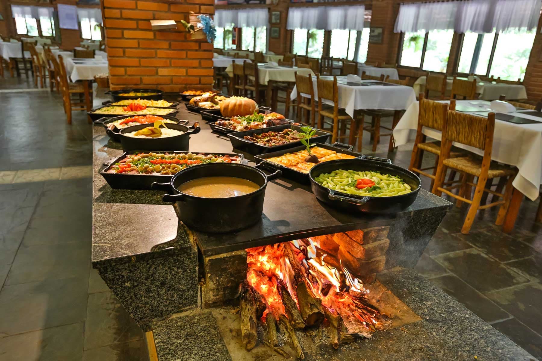 Restaurante do Parque dos Sonhos com fogão a lenha