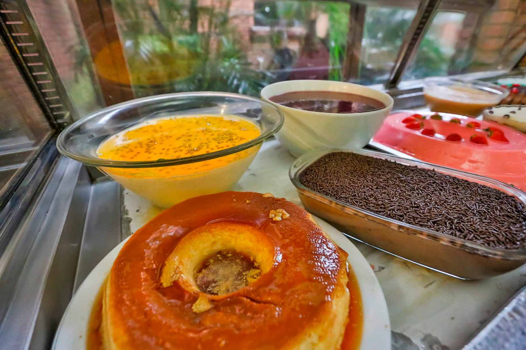 Pratos quentes do jantar feitos no fogão a lenha (foto 11)